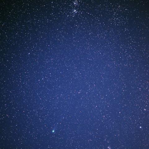 ２重星団と並ぶラブジョイ彗星