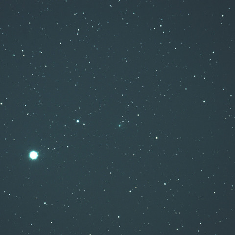 北極星と並ぶパンスターズ彗星C/2014S2