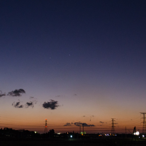 11月13日の火力発電所のある朝焼けと火星・スピカ