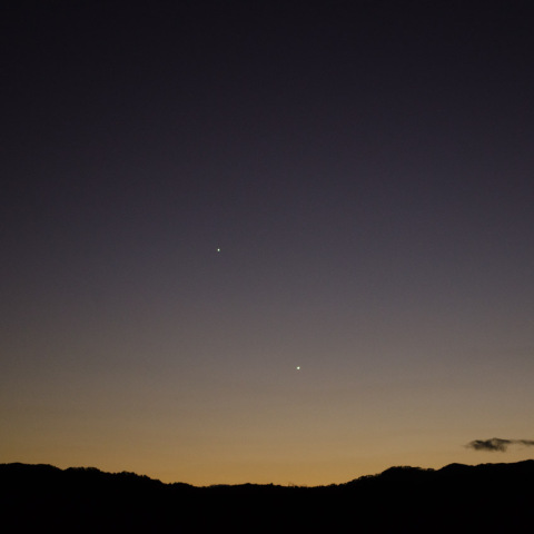11月20日の夕暮れに並ぶ金星・木星