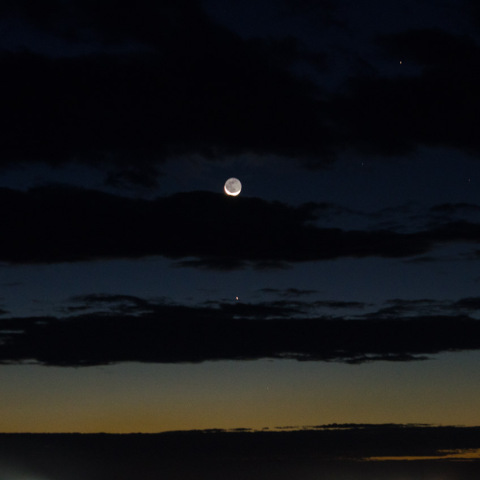 11月25日の朝焼けに並ぶ水星・月・火星