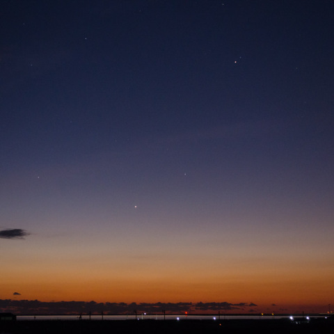 12月01日の水星と火星、てんびん座の星々