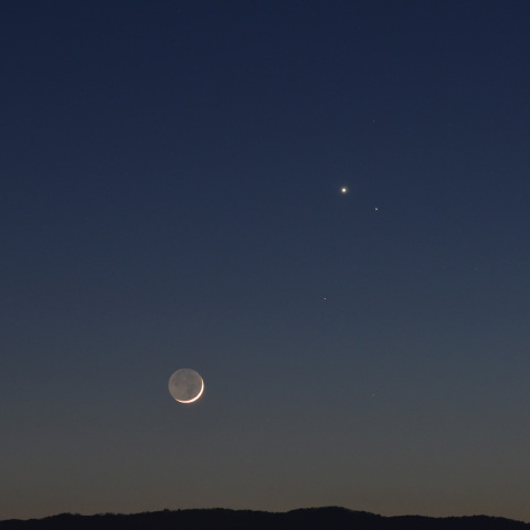 金星と土星の接近と細い月