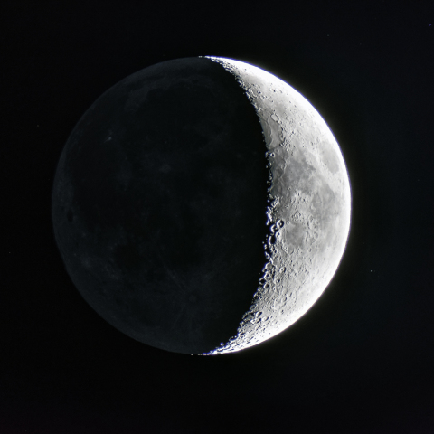 月齢5.6の月と地球照