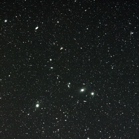 マルカリアンの鎖周辺の銀河