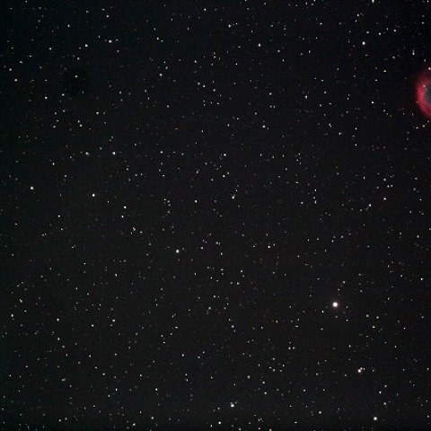 らせん状星雲に近づくパンスターズ彗星