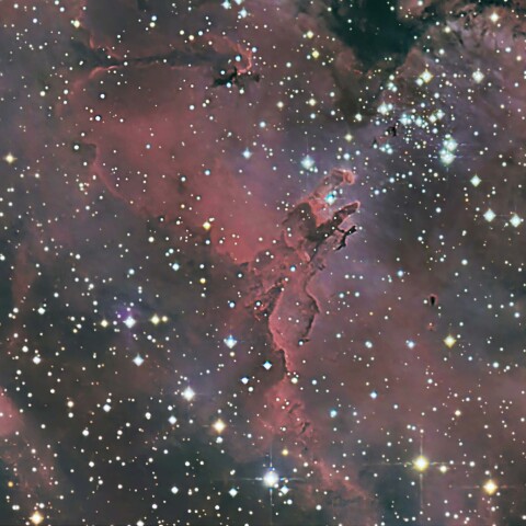 M16創造の柱付近