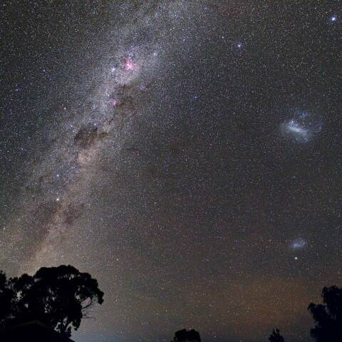 天の南極付近の星空