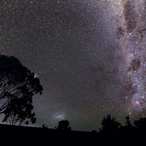 天の南極方向の星空
