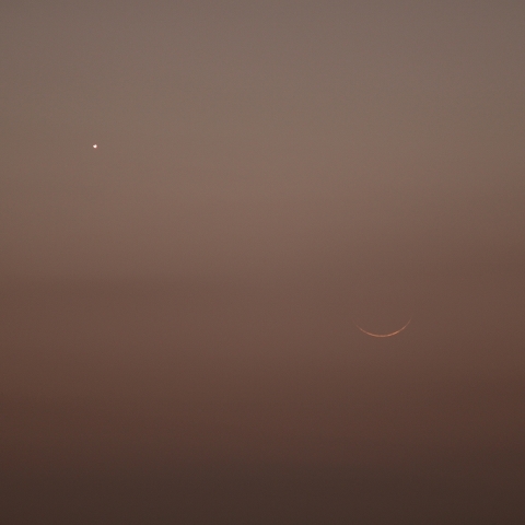 月齢0.9の月と金星の接近