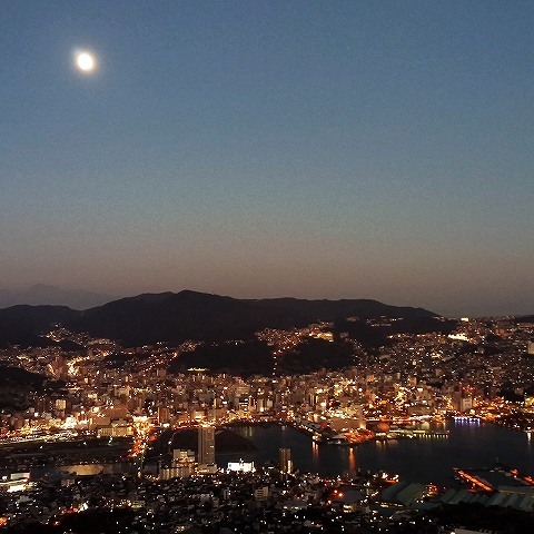 後の十三夜月と長崎夜景