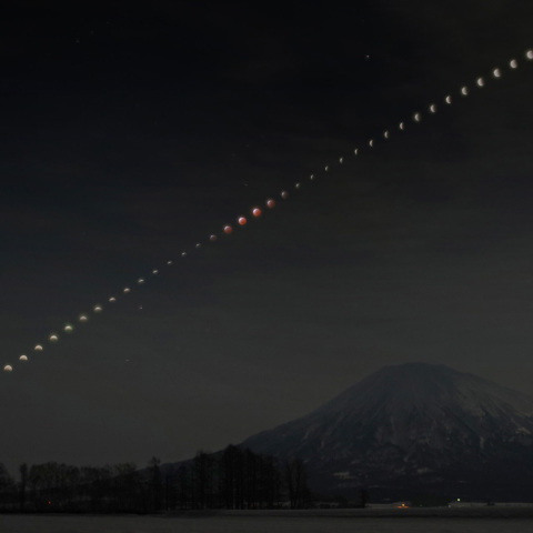 羊蹄山と皆既月食