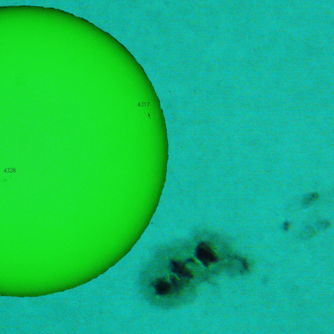 大晦日の活動領域 4325：2025/12/30