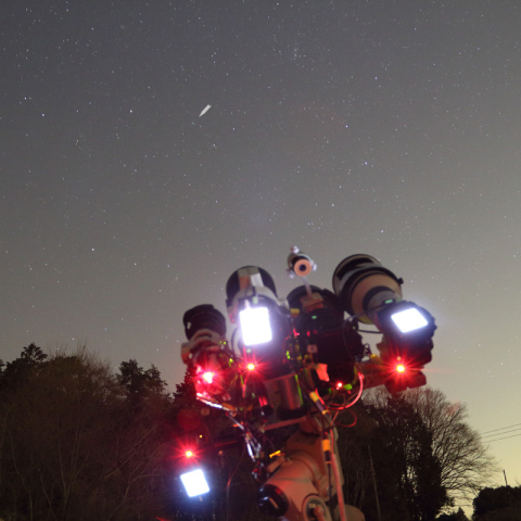 星空模様・ラブジョイ彗星撮影中
