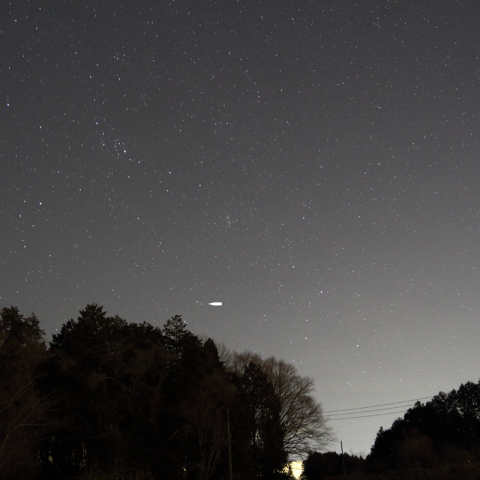 星空模様・沈み行くラブジョイ彗星