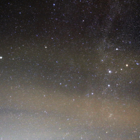 雲と星空:カシオペア座と北極星