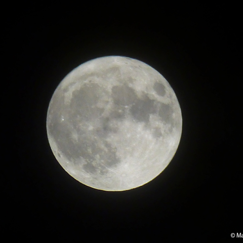 能登半島で撮影したスーパームーン
