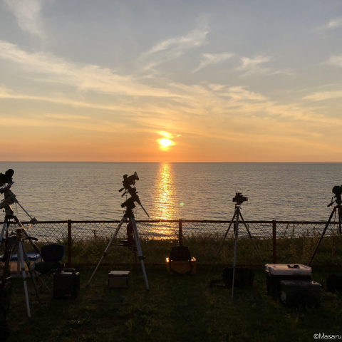 ネオワイズ彗星の観測機材と夕日：2020/07/19