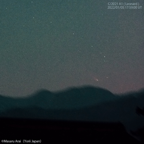 遠山に沈むレナード彗星 (C/2021A1)：2022/01/05