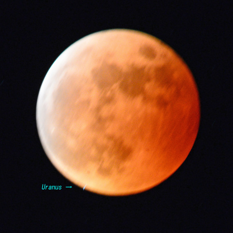 赤い月と青い星  〈 皆既月食と天王星食  2022/11/08 〉