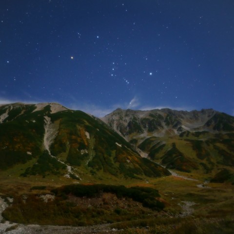 立山連峰に昇るオリオン座