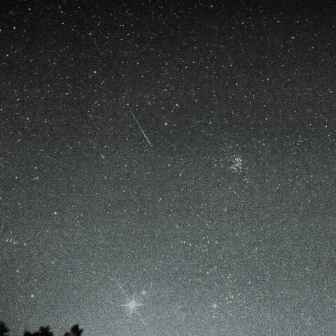 昇るＭ45と木星にペルセウス座流星