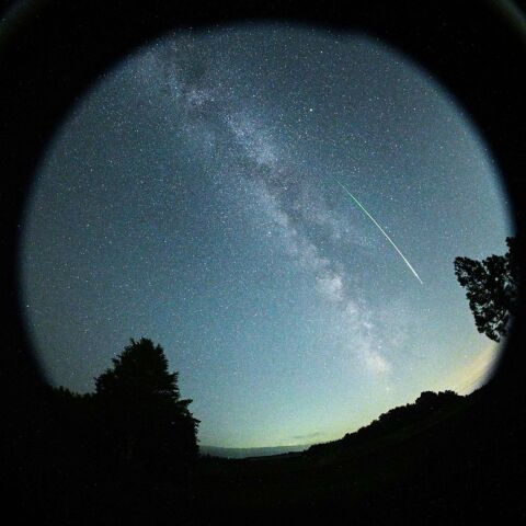 ペルセウス座流星群始まる