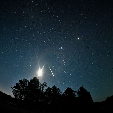 昇る木星　昴　月と流星