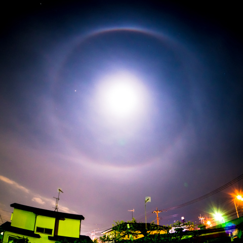 月暈と接近中の火星