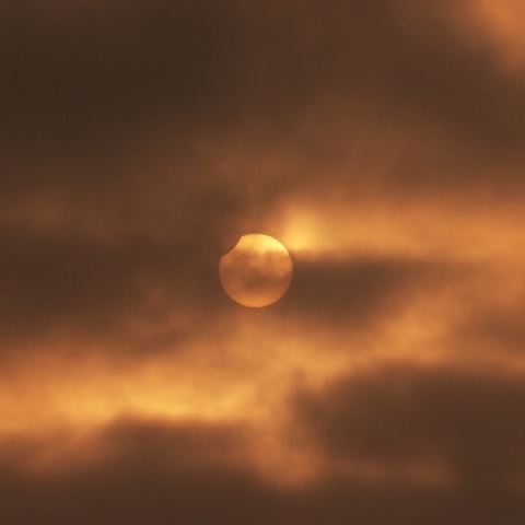 早朝の部分日食