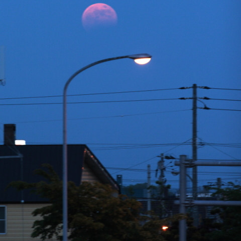 欠けた満月の出