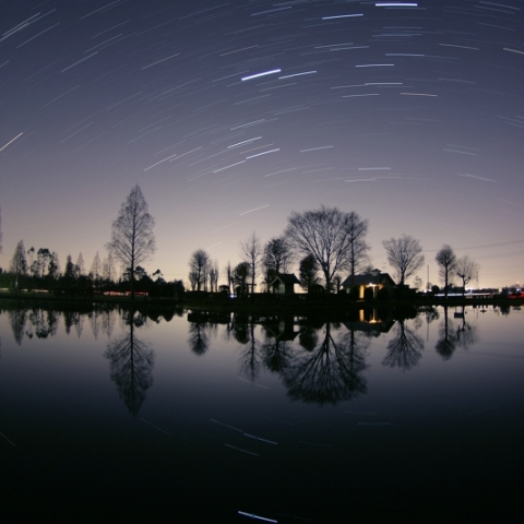 弁天沼と冬の星座