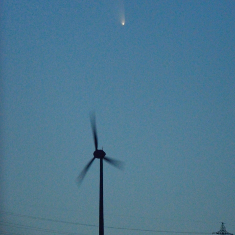 パンスターズ彗星と風車