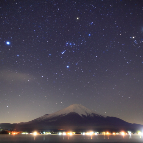 山中湖の富士と流星