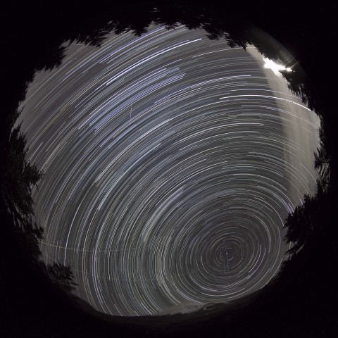 ふたご座流星と日周運動の軌跡