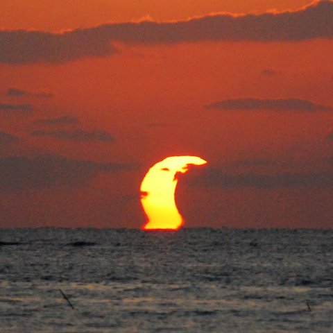 北谷町（沖縄県）での日没帯食
