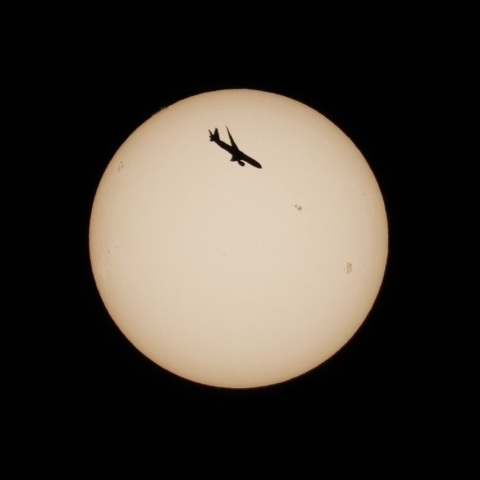 2025.12.28 黒点と飛行機