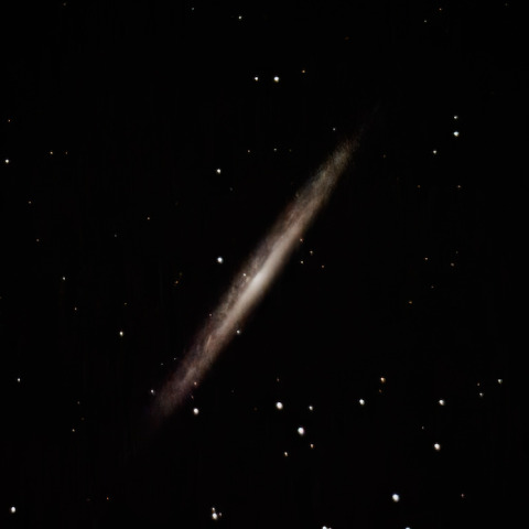 りゅう座のエッジオン銀河 NGC5907