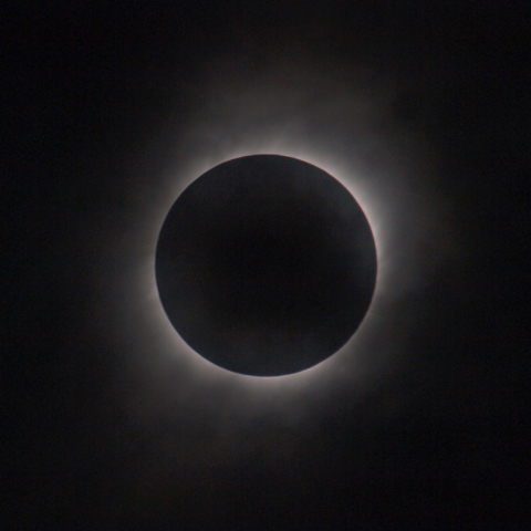 薄雲ごしの皆既日食　in杭州