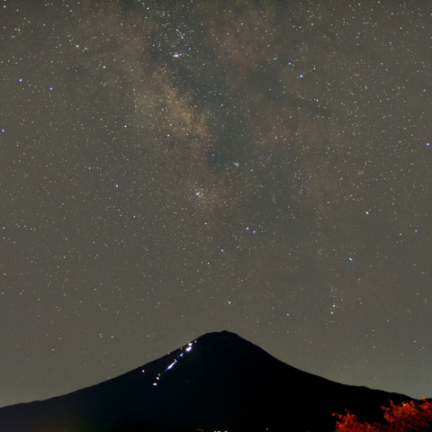富士にかかる天の川
