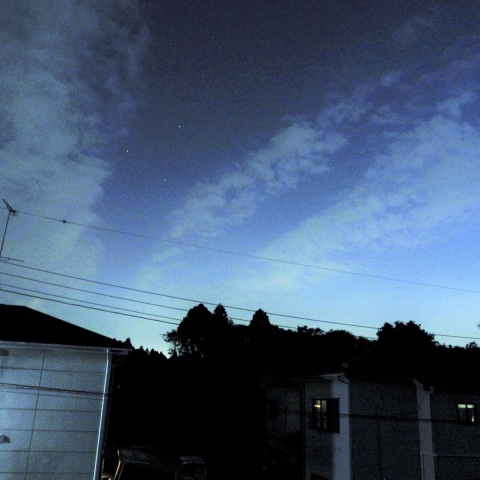 雲の切れ間から見えた火星・土星・アンタレスの集合