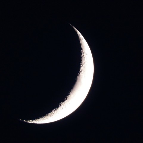 三日月（月齢4.0）