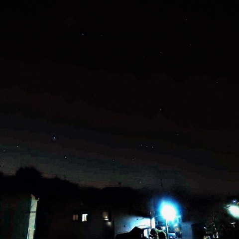 西に沈みゆくオリオン座と冬の大三角