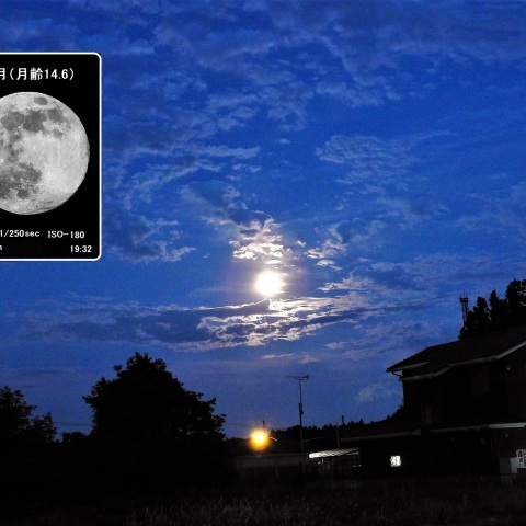 昇る満月