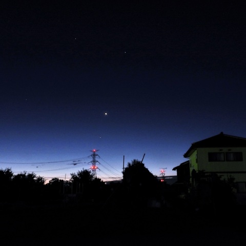 夜明け前の金星と火星・レグルス