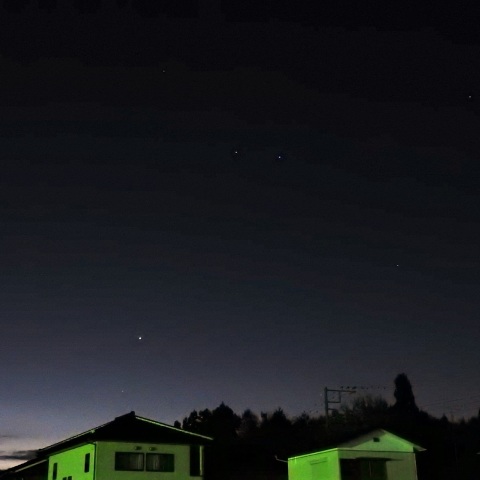 夜明け前に火星とスピカが並ぶ