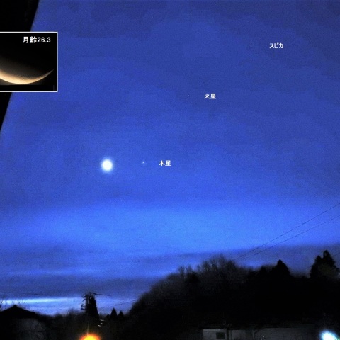 細い月と木星が接近