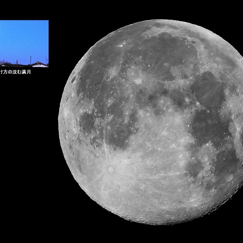 明け方の沈む満月