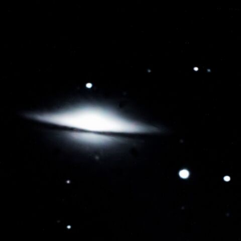 おとめ座 M104（ソンブレロ銀河）