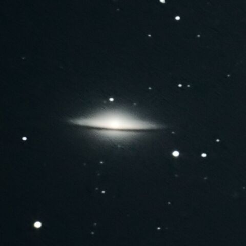 M104 ソンブレロ銀河